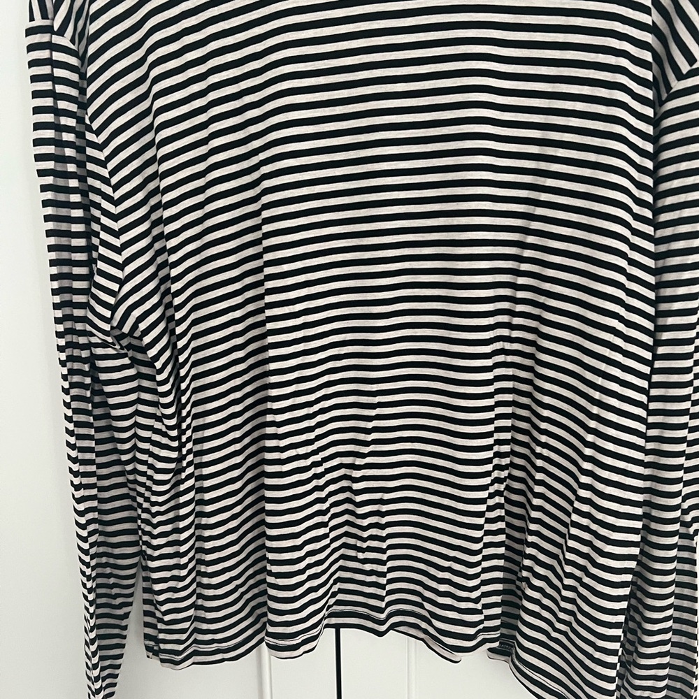 Studio Monochrome Striped Tee. Waist length. Chic and super comfortable. Soft. - Picture 6 of 14